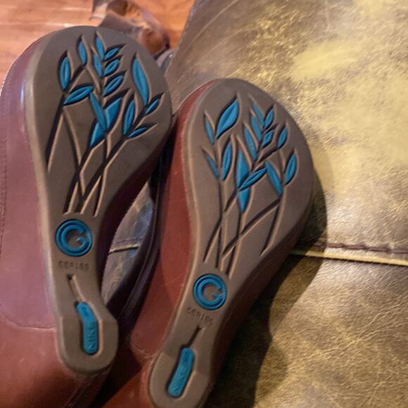 Cole Haan G series and Nike Air brown and copper wedge sandal shoes - Picture 5 of 6